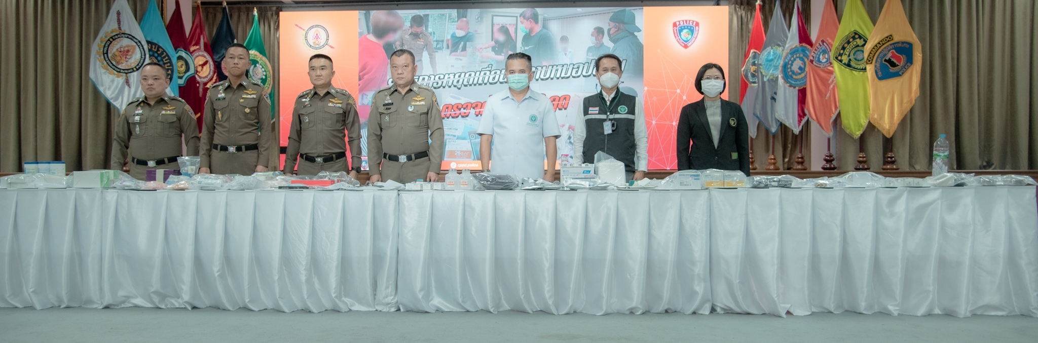 ตำรวจสอบสวนกลางร่วม สบส. และ อย.เปิดยุทธการ “หยุดเถื่อน” ปราบหมอปลอมหลอกจิ้มหน้า ตรวจค้น 8 จุด